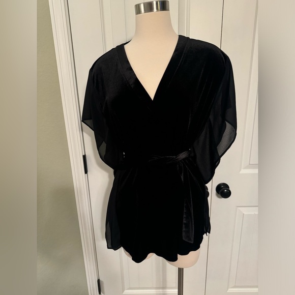 Michael Kors Black Velvet accent with Batwing short sleeves size Large- EUC - Picture 5 of 12